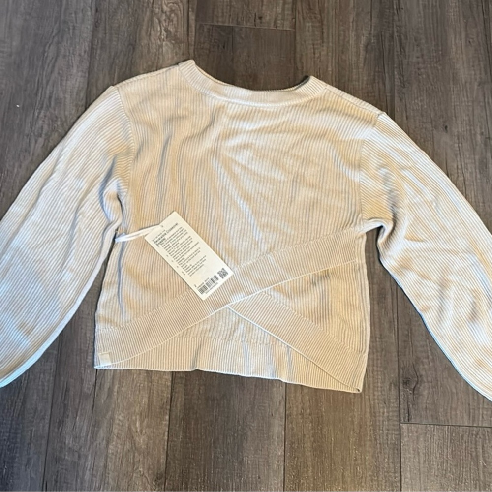 Lululemon NWT Reversible crossover sweater size 2